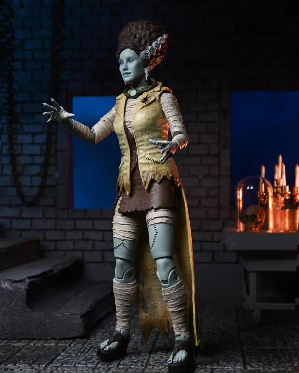 April O'Neil Bride Of Frankenstein Figure - Universal Monsters x Teenage Mutant Ninja Turtles