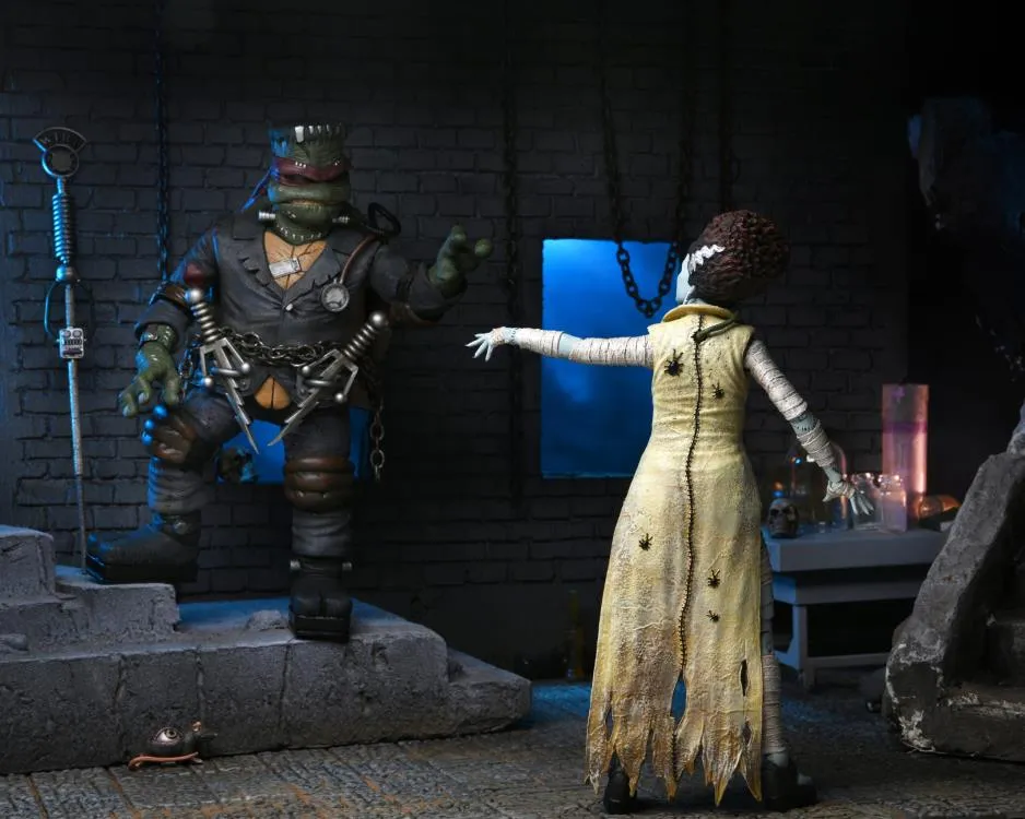 April O'Neil Bride Of Frankenstein Figure - Universal Monsters x Teenage Mutant Ninja Turtles