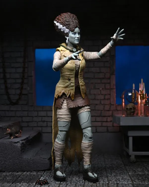 April O'Neil Bride Of Frankenstein Figure - Universal Monsters x Teenage Mutant Ninja Turtles