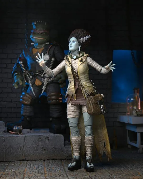 April O'Neil Bride Of Frankenstein Figure - Universal Monsters x Teenage Mutant Ninja Turtles