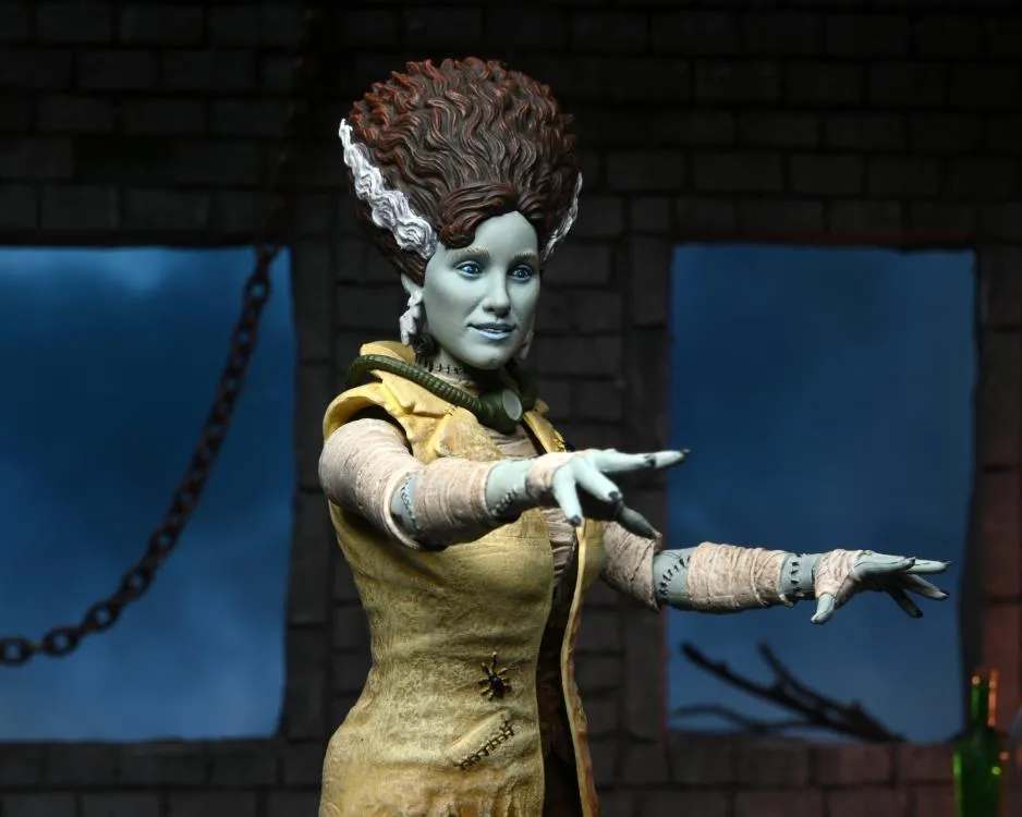 April O'Neil Bride Of Frankenstein Figure - Universal Monsters x Teenage Mutant Ninja Turtles