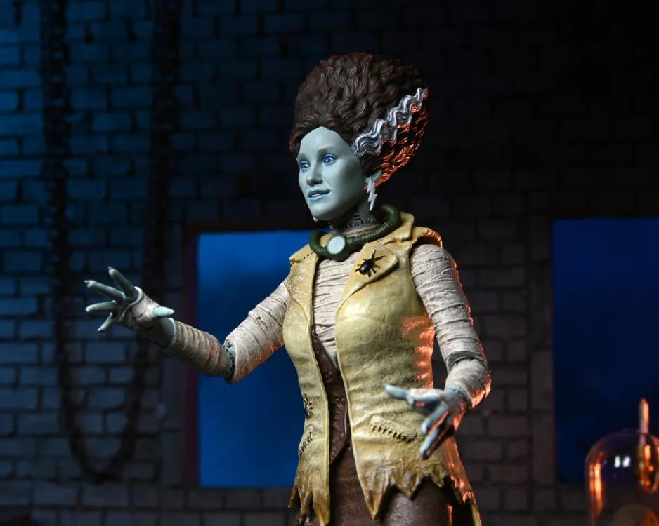 April O'Neil Bride Of Frankenstein Figure - Universal Monsters x Teenage Mutant Ninja Turtles